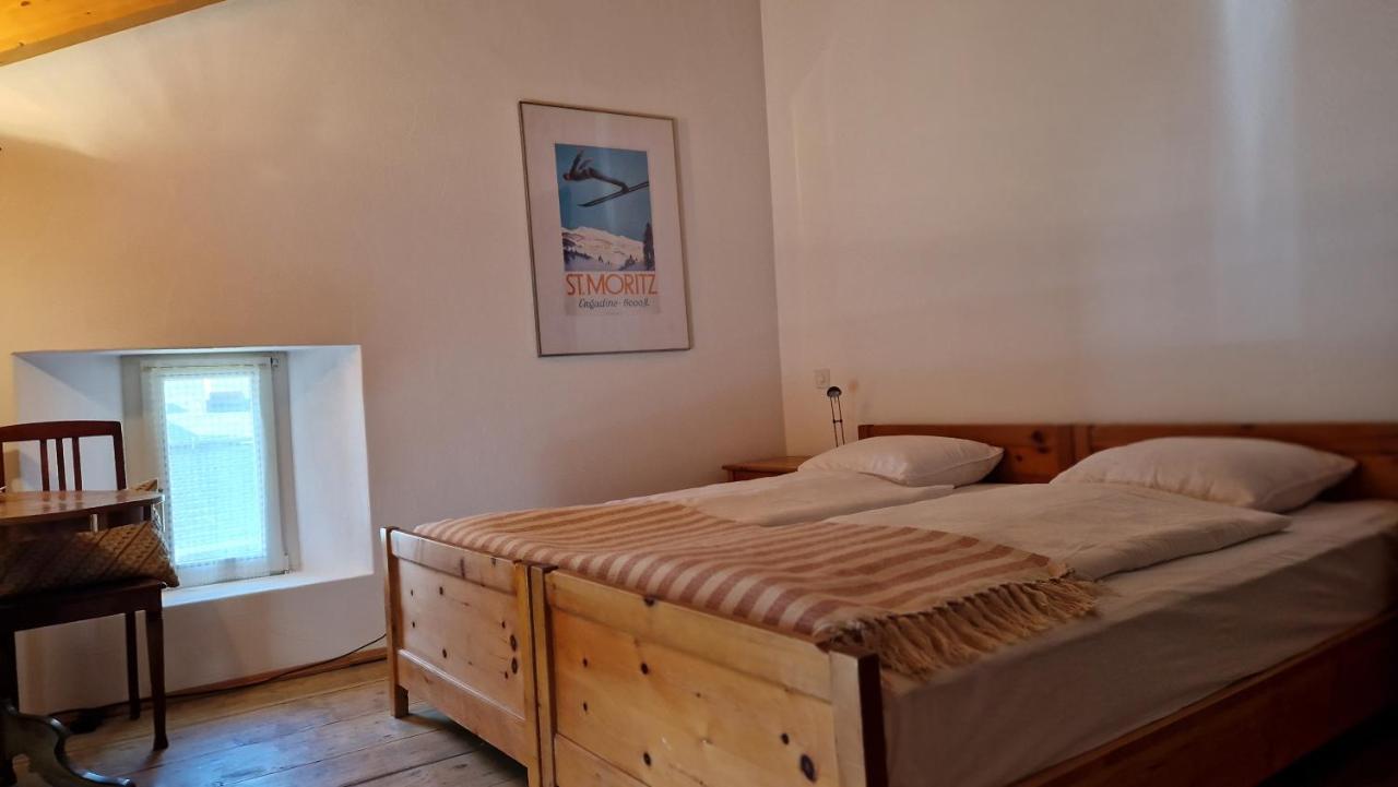 Weisses Kreuz - Crusch Alva Bed & Breakfast ซาเมอดัน ภายนอก รูปภาพ