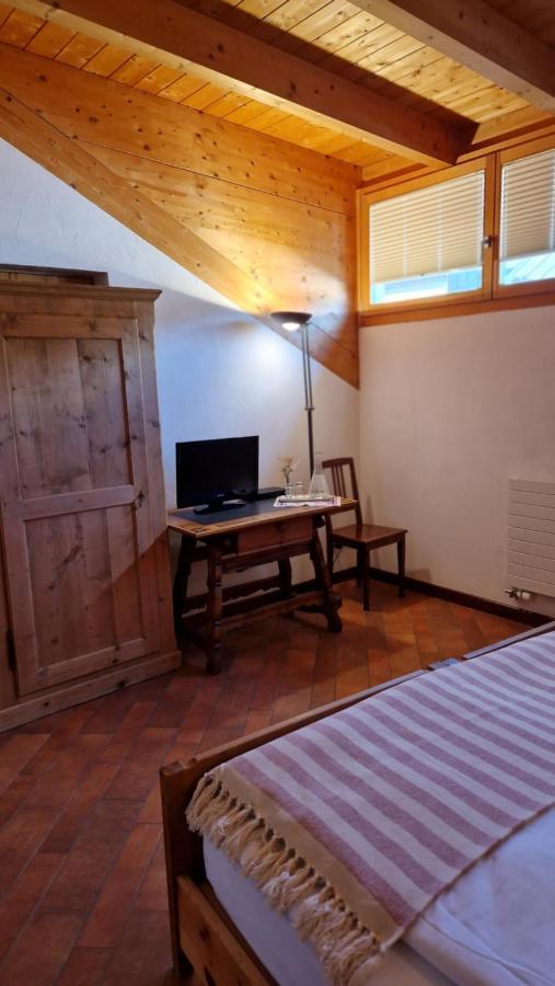 Weisses Kreuz - Crusch Alva Bed & Breakfast ซาเมอดัน ภายนอก รูปภาพ