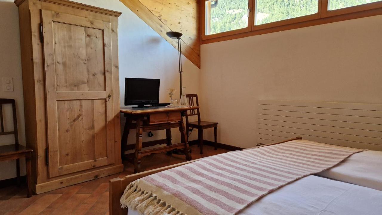 Weisses Kreuz - Crusch Alva Bed & Breakfast ซาเมอดัน ภายนอก รูปภาพ