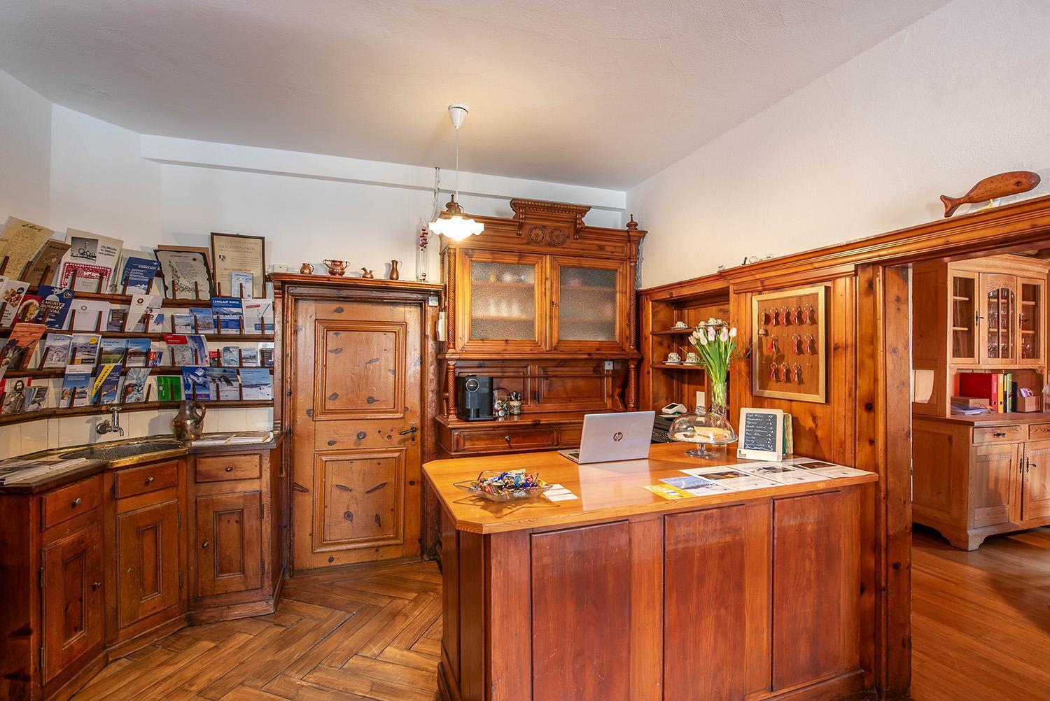 Weisses Kreuz - Crusch Alva Bed & Breakfast ซาเมอดัน ภายนอก รูปภาพ