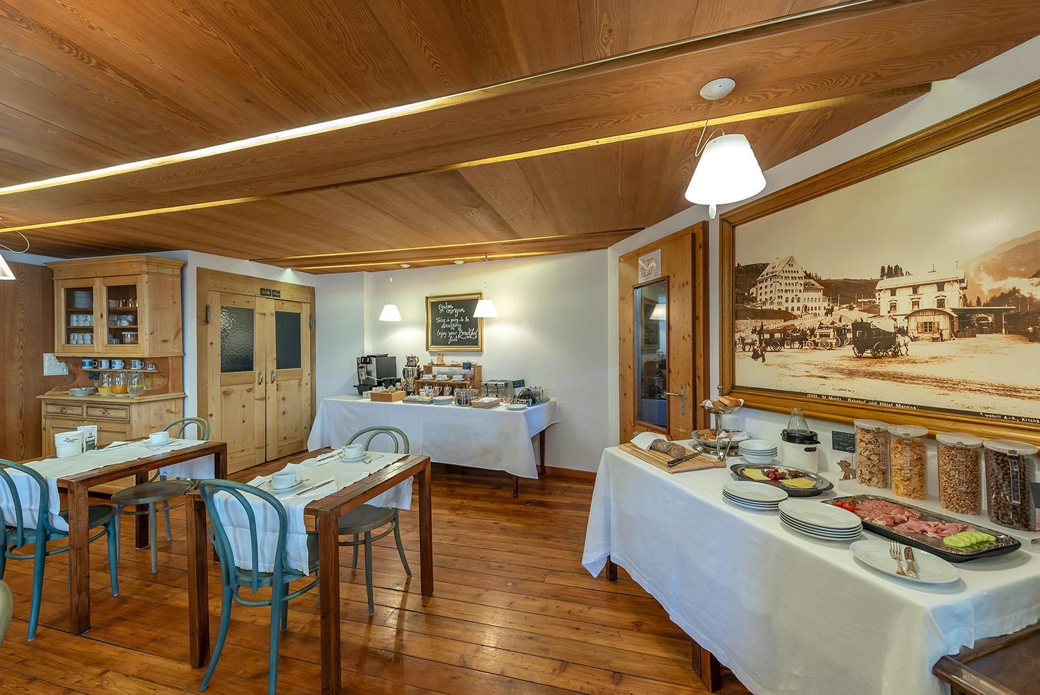 Weisses Kreuz - Crusch Alva Bed & Breakfast ซาเมอดัน ภายนอก รูปภาพ