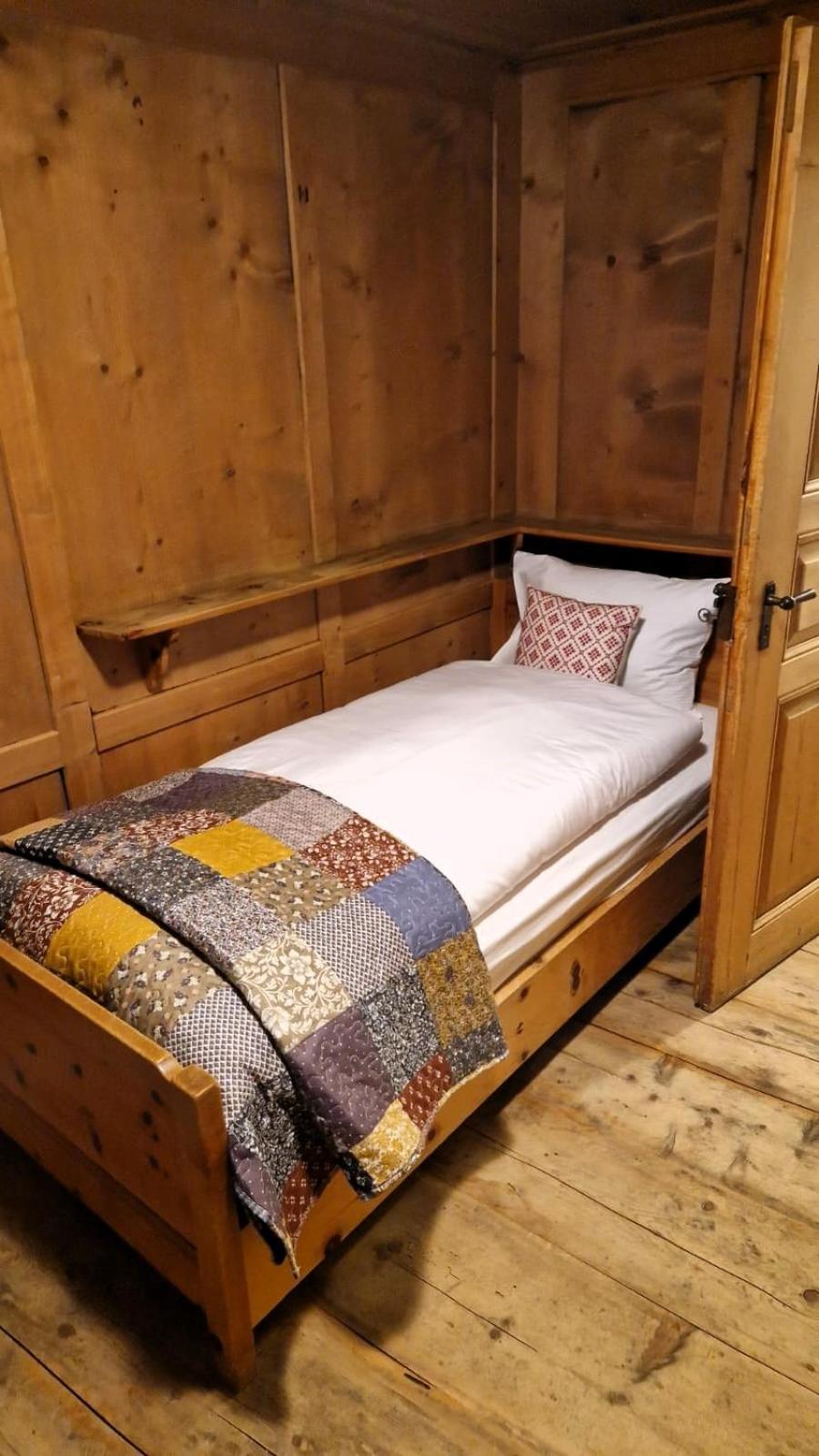 Weisses Kreuz - Crusch Alva Bed & Breakfast ซาเมอดัน ภายนอก รูปภาพ
