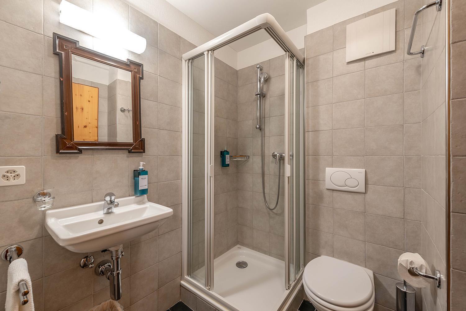 Weisses Kreuz - Crusch Alva Bed & Breakfast ซาเมอดัน ภายนอก รูปภาพ