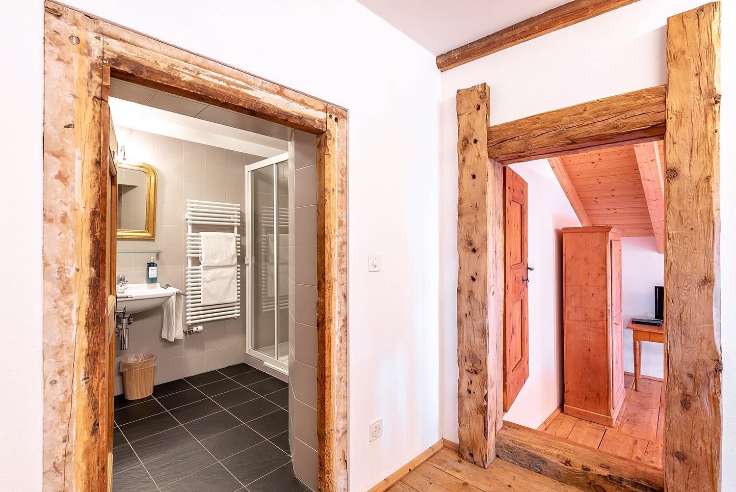 Weisses Kreuz - Crusch Alva Bed & Breakfast ซาเมอดัน ภายนอก รูปภาพ