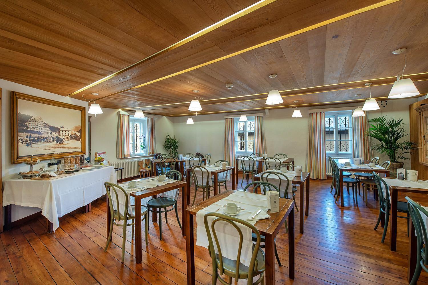 Weisses Kreuz - Crusch Alva Bed & Breakfast ซาเมอดัน ภายนอก รูปภาพ